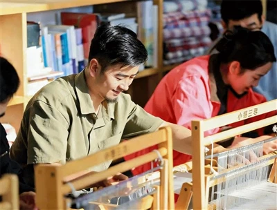 Khám phá những khả năng mới cho gạch lát thông qua các phương tiện dệt may
